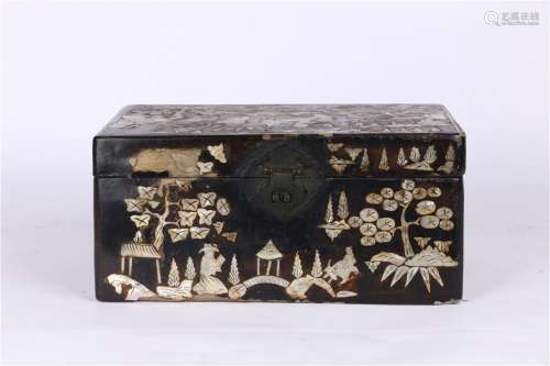 Lacquer Box with Treasure Inlay
