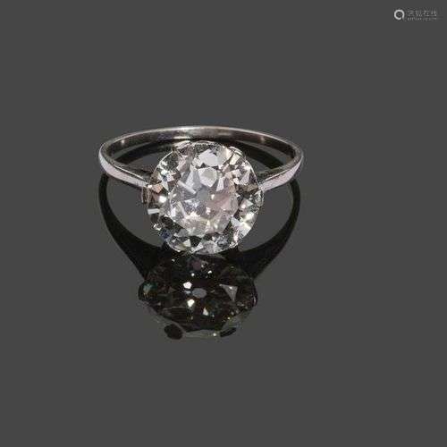 Bague en or blanc sertie d'un diamant pesant 3,96 …