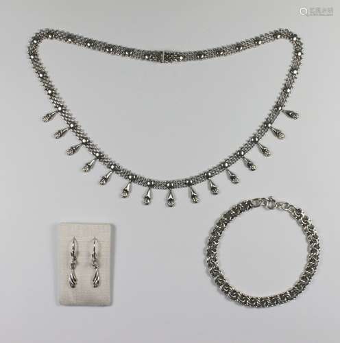 Konvolut Silberschmuck, historisches Collier, passende Ohrhänger, massives Armband. Aufgearbeitet,