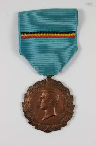 König Albert Medaille, Bronze, Albert Koning der Belgen, verso: als blijk vans lands erkentelijkhe