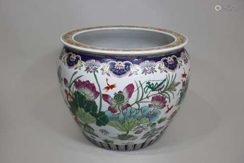 Fishbowl, China, Porzellan, polychrom bemalt über Glasur, floraler Dekor, Innen Koi-Fische und Was