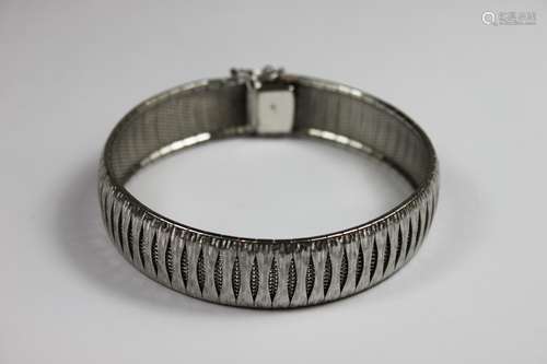 Silberarmband, 800er Silber, aufgarbeitet und poliert. 27,8 g. Sehr guter Zustand.Silberarm