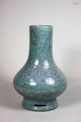 Vase, China, Qing Dynastie, Qianlong Periode (1711-1799), Porzellan, Marke am Boden. H.: 21 cm. Gut