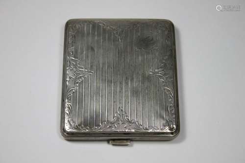 Zigarrettenetui, Silber punziert, Gewicht ca. 75 gr., Maße: 9 x 8 x 1 cm.Zigarrettenetui,