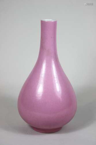 Vase, China, Yonzheng Qing-Dynastie (1723-1735), 18. Jh., Familie Rose, Porzellan. H.: 21 cm. Guter