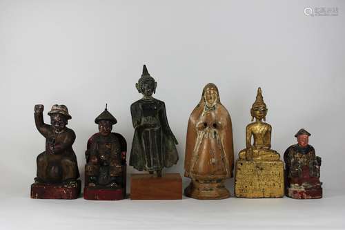 Konvolut von 6 Figuren: 1. Abhaya stehender Buddha, Thailand, Bronze auf Holzsockel, Maße: 29 x 11