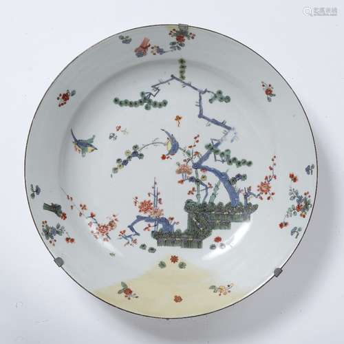 Porcelain, probably Meissen, charger 18th Century, painted in the Japanese Kakiemon style, 30cm