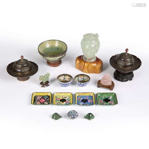 Small group of pieces Chinese, to include a fluorite head of Guanyin, 10cm, a green bowenite bowl