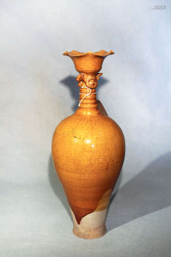 A Chinese straw glazed, pottery bird headed vase incised floral detail, Liao Dynasty type, 40cm
