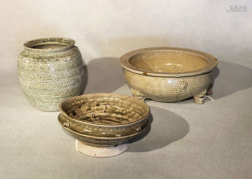 Group of three Chinese olive glazed pottery, Han/Warring States type, comprising: tripod circular