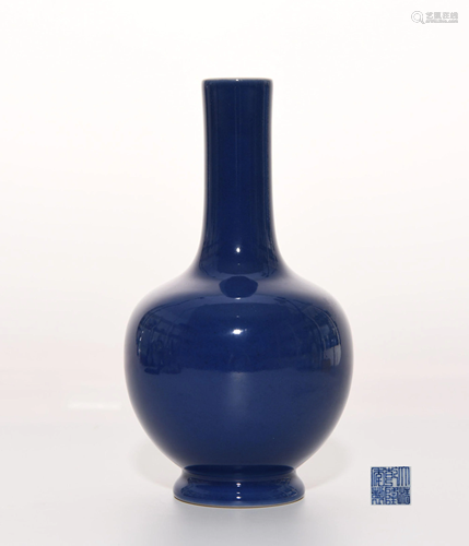 An Altar Blue Glaze Porcelain Vase