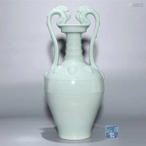 A Celadon Glaze Double Dragon Ears Porcelain Pot