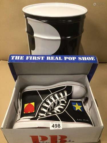 AN ORIGINAL PAIR OF PETER BLAKE SHOES, UNWORN SIZE 43 WITH BOX AND TIN