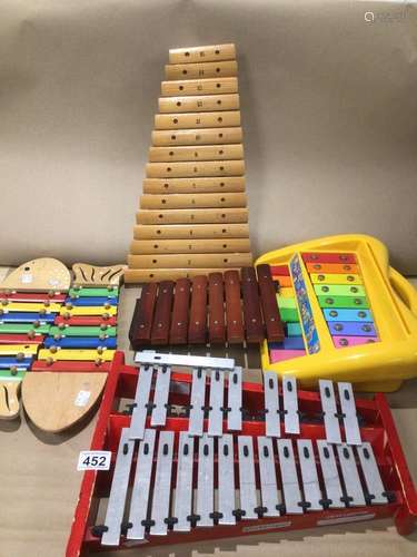 A QUANTITY OF TOYS, GLOCKENSPIELS