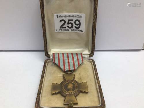 COMBATTANT CROSS MEDAL 1939-1949 MODEL OF THE VICHY GOVERNMENT