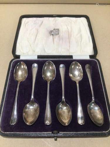 A SET OF SIX HALLMARKED CASED TEASPOOONS