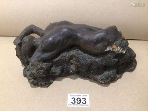 A RESIN SCULPTURE OF A NUDE LADY LAYING ON ROCKS 28 X 10CM