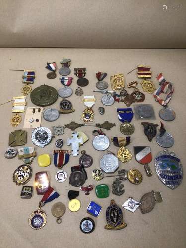 A MIXTURE OF MEDALS, MILITARY, MASONIC, WITH BADGES