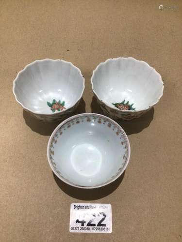 THREE CHINESE PORCELAIN TEA BOWLS TWO WITH SCALLOPED EDGES