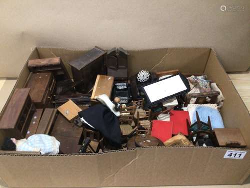 A LARGE BOX OF VINTAGE WOODEN DOLLS HOUSE FURNITURE