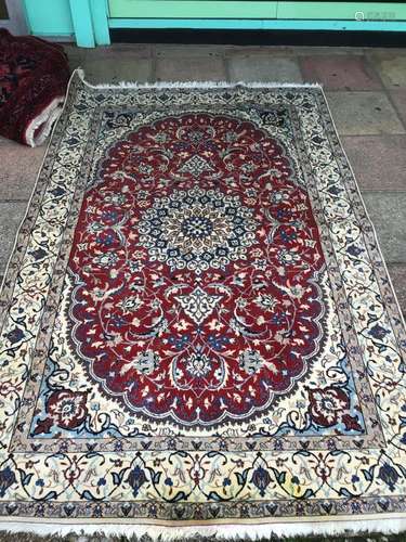 A LARGE WOOL RUG/CARPET 245 X 158 CM