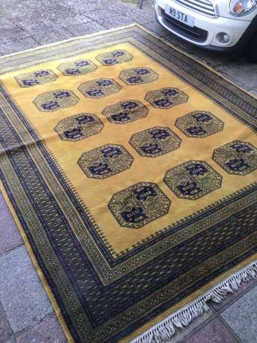 A LARGE VINTAGE AFGHAN RUG/CARPET 250 X 338CM