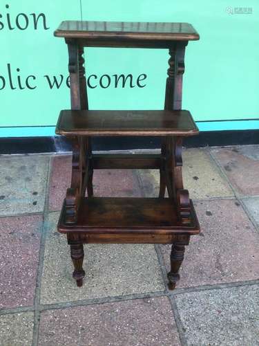 A PAIR OF THREE TIER WOODEN LIBRARY STEPS 84CM HIGH