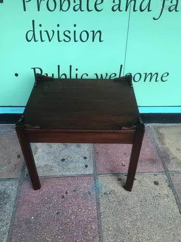 A VINTAGE MAHOGANY SQUARE SIDE TABLE BY WILLIAM MACLEAN 60 X 47 X 54CM