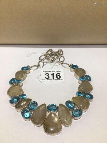 A LARGE 925 SILVER NECKLACE WITH SEMI-PRECIOUS STONES SET IN SILVER