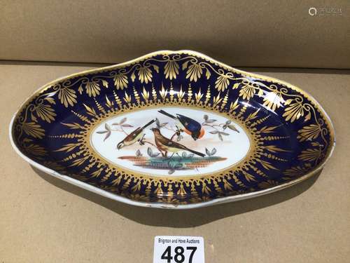 EARLY 19TH CENTURY ENGLISH PORCELAIN OVAL DISH HAND PAINTED OF EXOTIC BIRDS WITH BLUE AND GILT