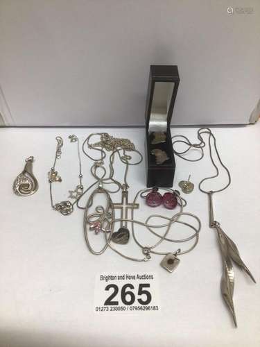 A QUANTITY OF 925 SILVER JEWELLERY NECKLACES, EARRINGS AND PENDANTS