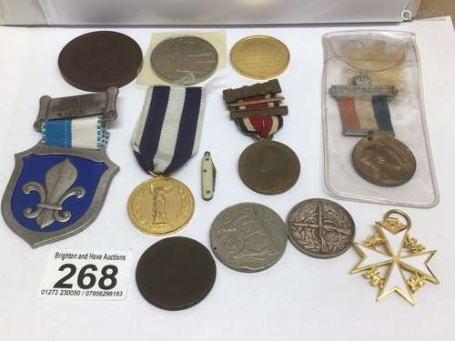 A GROUP OF COINS AND MEDALS, DEFENCE MEDAL AND CARTWHEEL COIN AND MORE