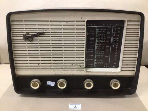 A FERGUSON BAKELITE VALVE RADIO