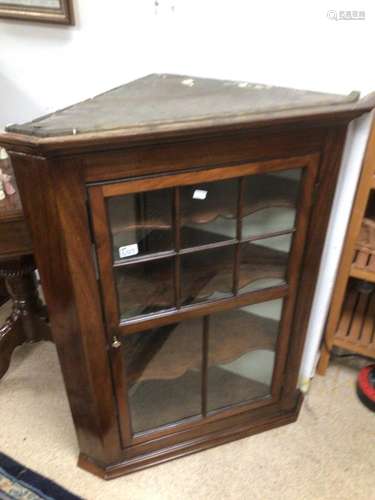 A GEORGIAN MAHOGANY CORNER DISPLAY CUPBOARD 83 X 48 X104CM