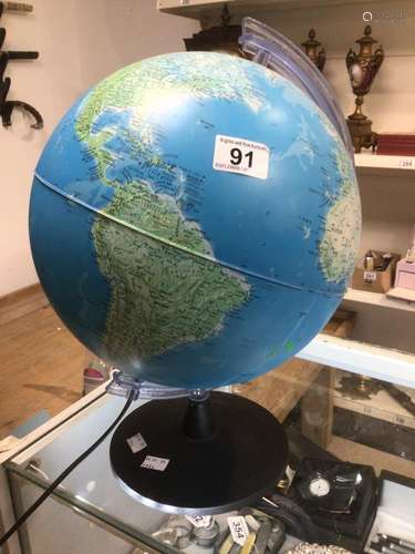 A LIGHT UP GLOBE ON STAND (GLOBE 27CM DIAMETER)