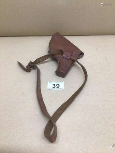 A VINTAGE LEATHER HOLSTER POSSIBLY FOL LUGER