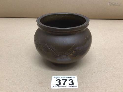 A SMALL CHINESE BRONZE POT DECORATED AROUND THE SIDE WITH A DRAGON MARKED TO BASE 8CM DIAMETER 493