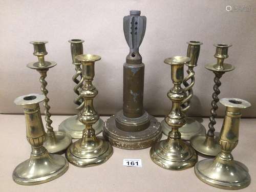 A QUANTITY OF BRASSWARE ITEMS INCLUDES CANDLESTICKS