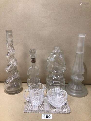 A QUANTITY OF MIXED CLEAR GLASS ITEMS, VIOLIN, HORSE, AND MORE