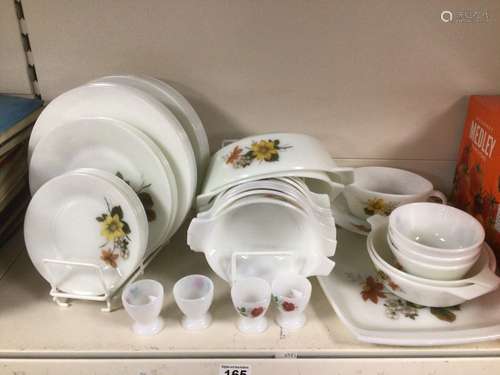 A SET OF FORTY JAJ VINTAGE DINNER SERVICE 