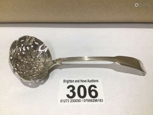 A GEORGE III HALLMARKED SILVER SIFTER SPOON WITH EMBOSSED BOWL 24 GRAMS