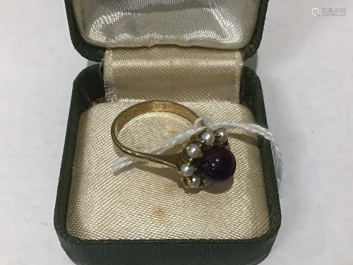 AN AMETHYST AND PEARL CLUSTER RING AMETHYST BEAD STONE SURROUNDED WITH EIGHT CULTURED PEARLS IN A