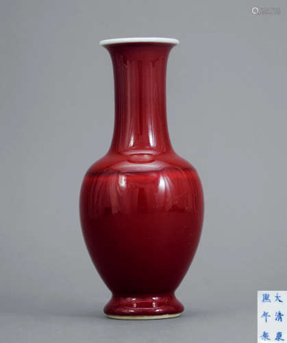紅釉瓶