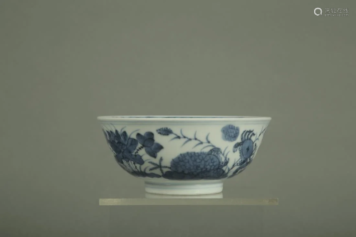 A BLUE AND WHITE 'LOTUS AND CRAB' PORCELAIN BOWL
