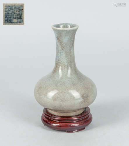 Chinese Export Porcelain Cabinet Vase with Stand