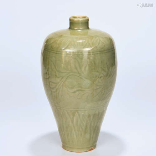 A LONGQUAN PORCELAIN MEIPING VASE