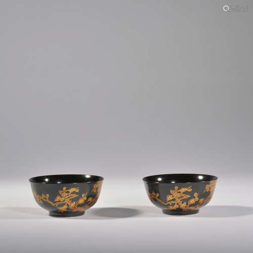 A PAIR OF BLACK GROUND GOLD COLORED PLUM BLOSSOM PORCELAIN BOWLS