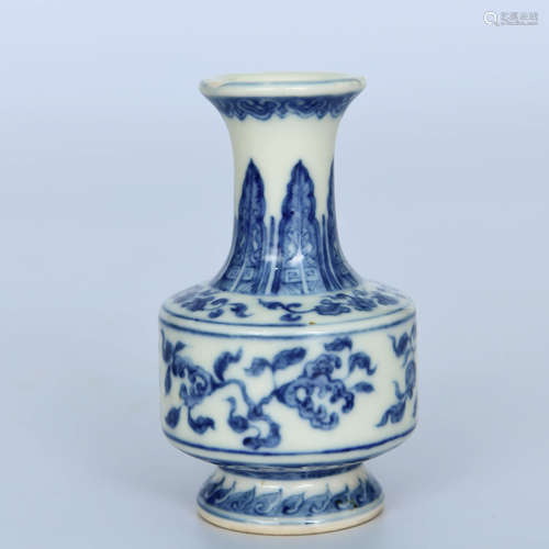 A BLUE WHITE FLORAL PORCELAIN VASE