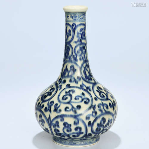 A BLUE WHITE FLORAL PORCELAIN VASE