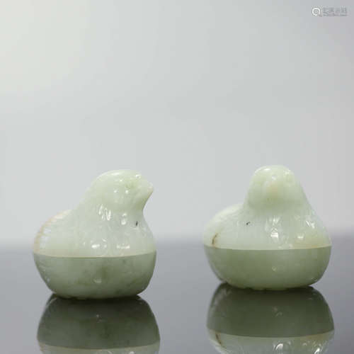 A PAIR OF MANDARIN DUCK SHAPED HETIAN JADE BOX WITH COVER